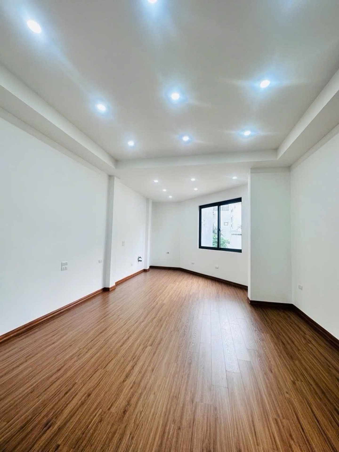 Bán nhà 6 tầng thang máy, 3 mặt thoáng - Trần Thái Tông