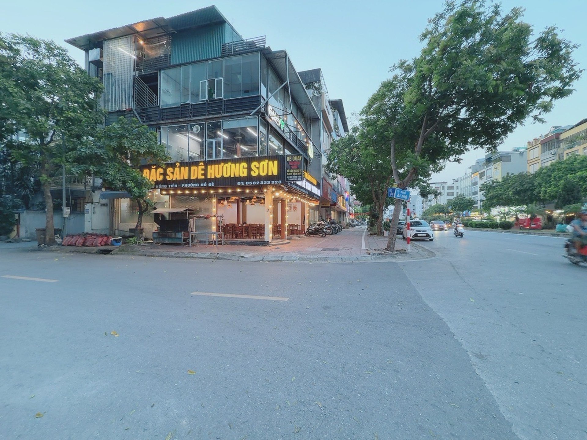 Nhà 5 Tầng Gần Mặt Phố Ái Mộ - Sống Sang, Di Chuyển Dễ Dàng