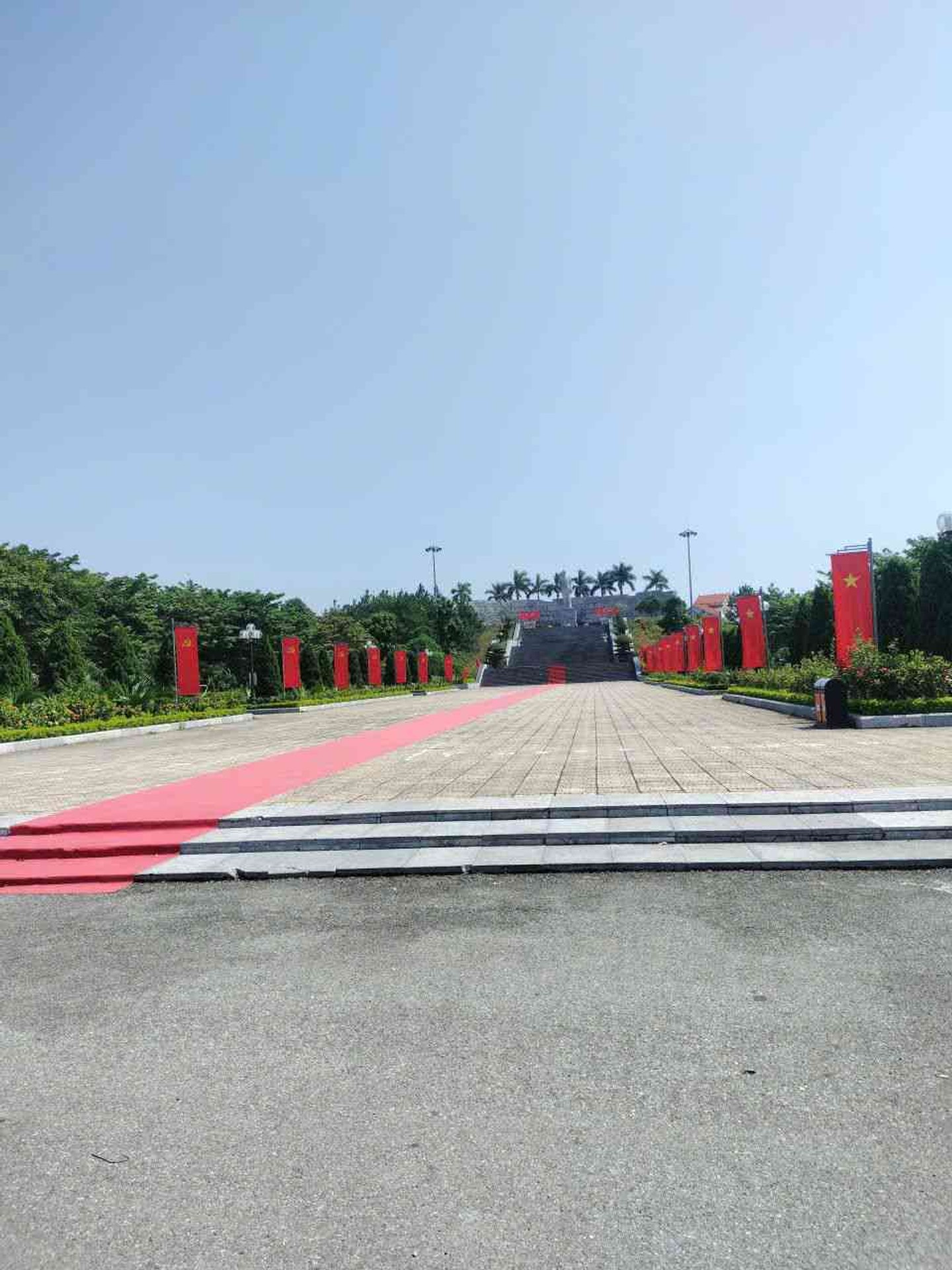 Bán đất vuông 50.8m² gần Đại học Luật Hà Nội, mặt tiền 6.1m