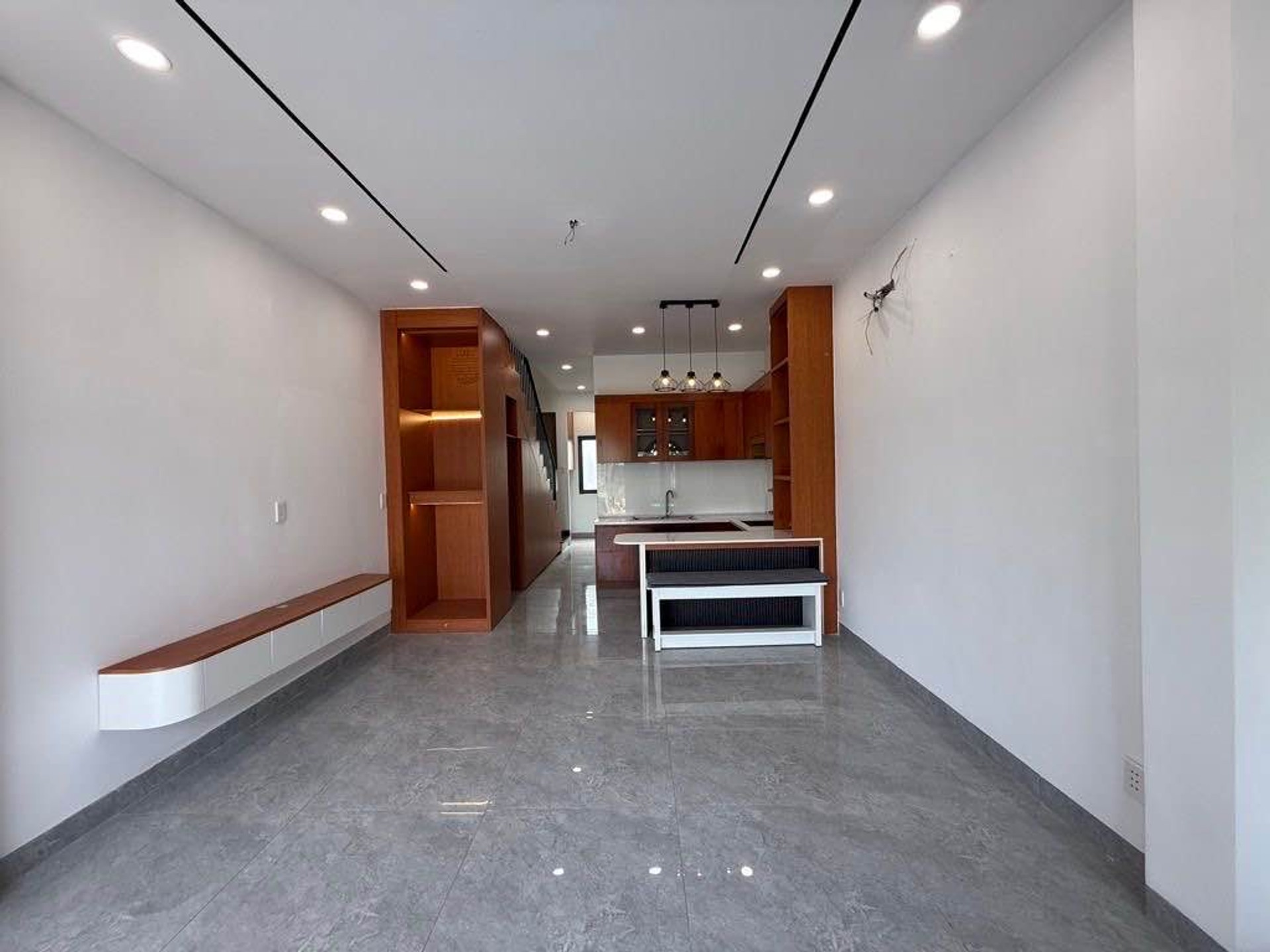 Bán nhà riêng 2 tầng 3 phòng ngủ đường 8m tại Trường Lưu, Long Trường, Quận 9