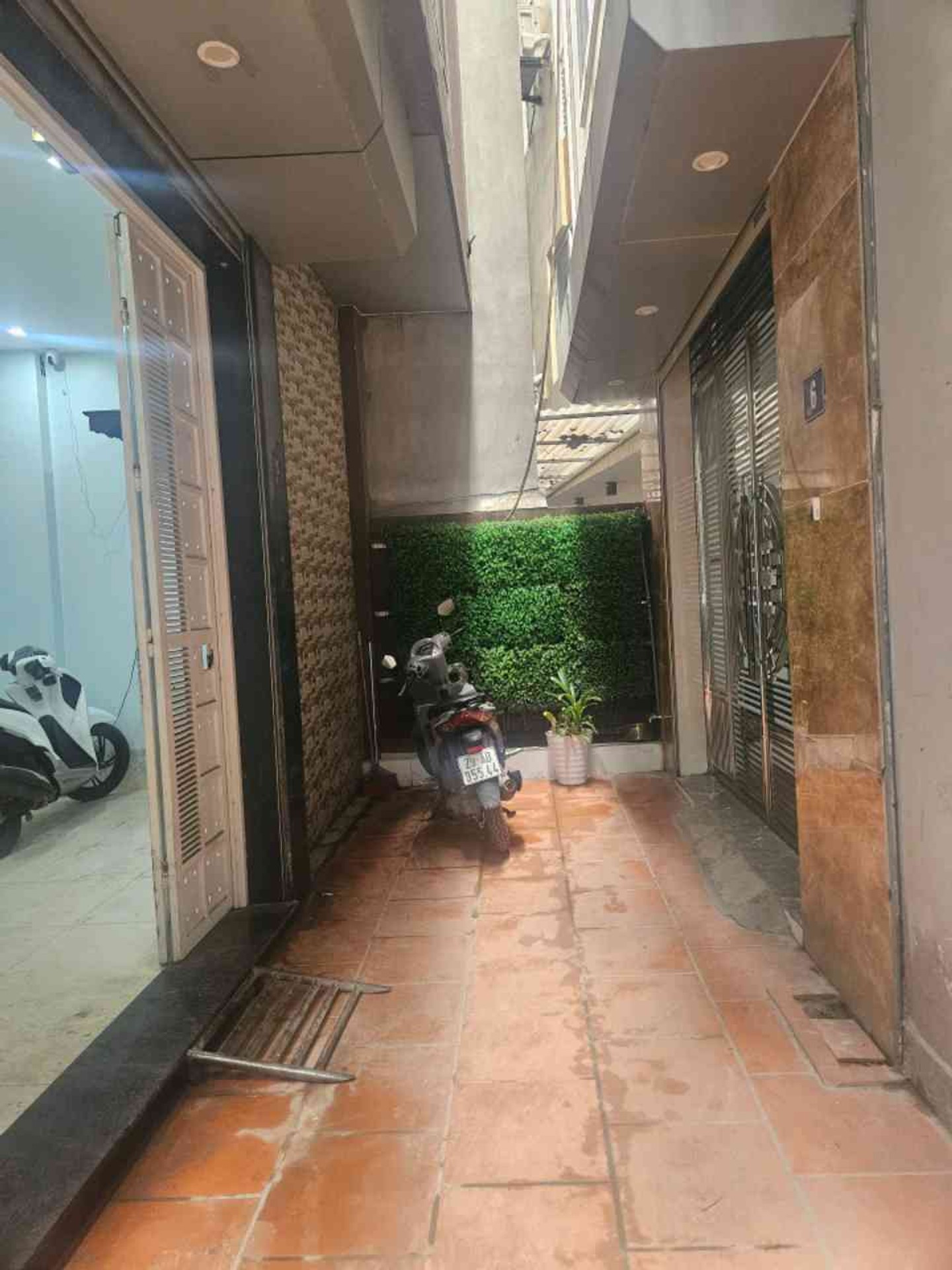 Bán nhà riêng 5 tầng hướng Đông, diện tích 41m2 tại Mỹ Đình, gần sân vận động