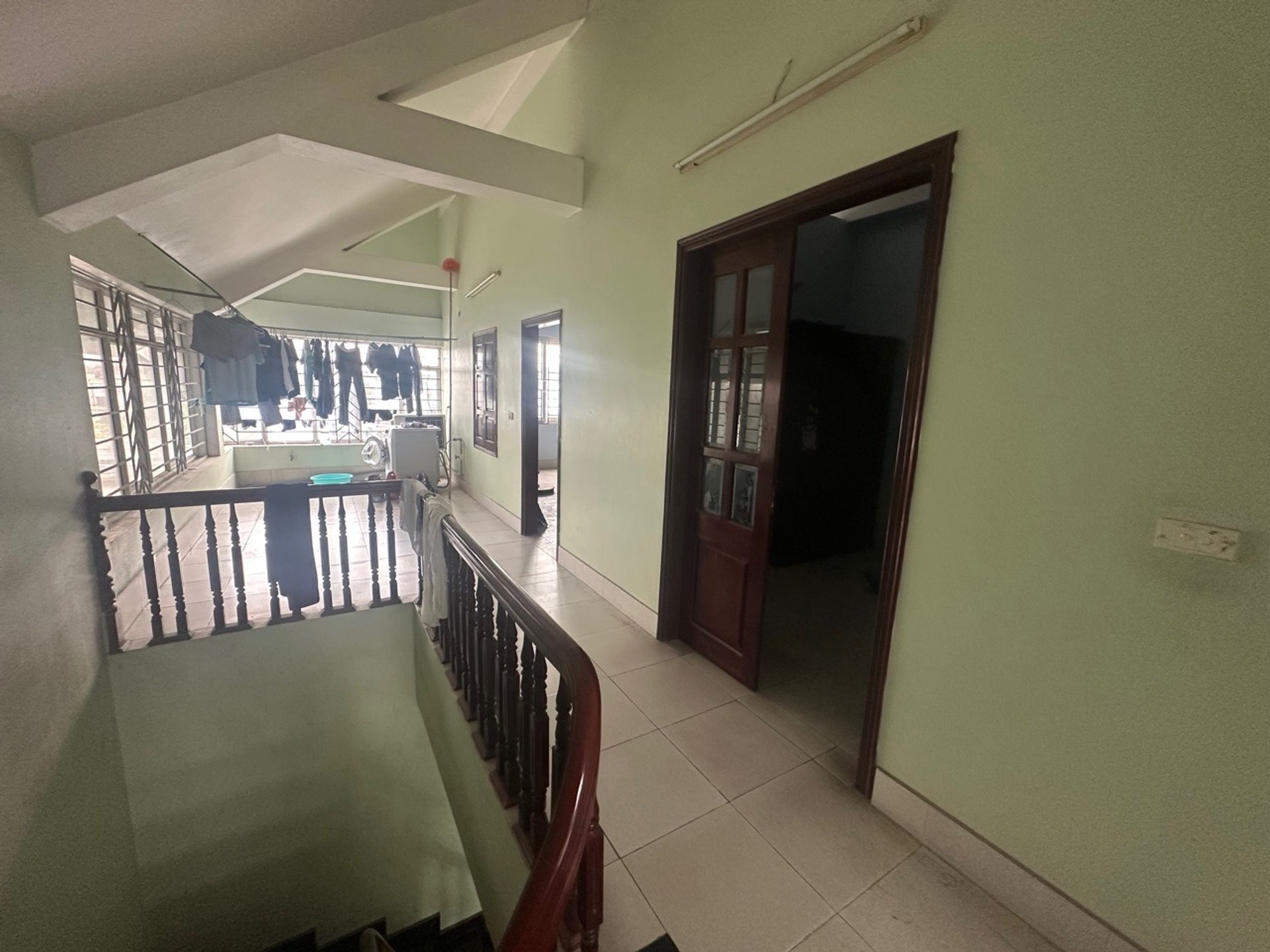 Nhà 3 tầng mặt phố Vân Trì, diện tích 90m2, kinh doanh tốt