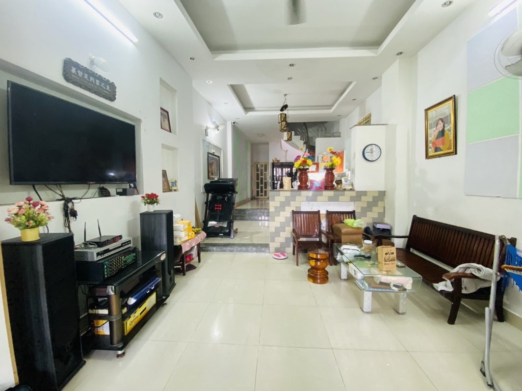 Nhà đẹp 4 tầng, kinh doanh thuận tiện ở Gò Vấp