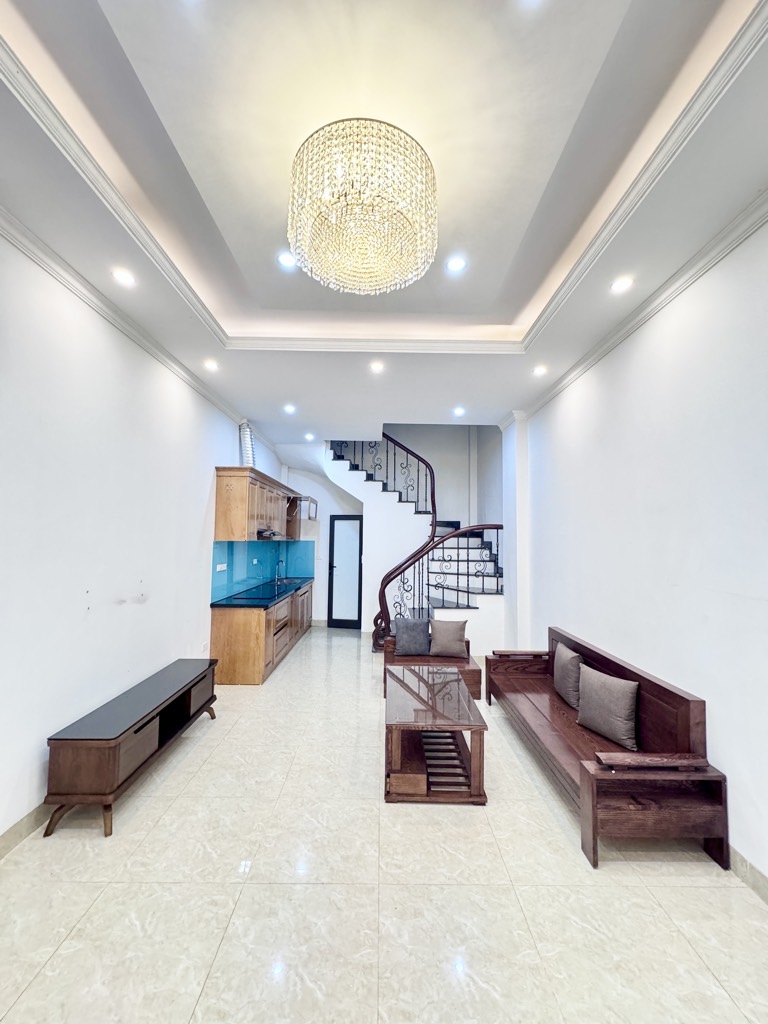 Nhà 5 tầng tặng full nội thất tại Hoa Lâm, Long Biên