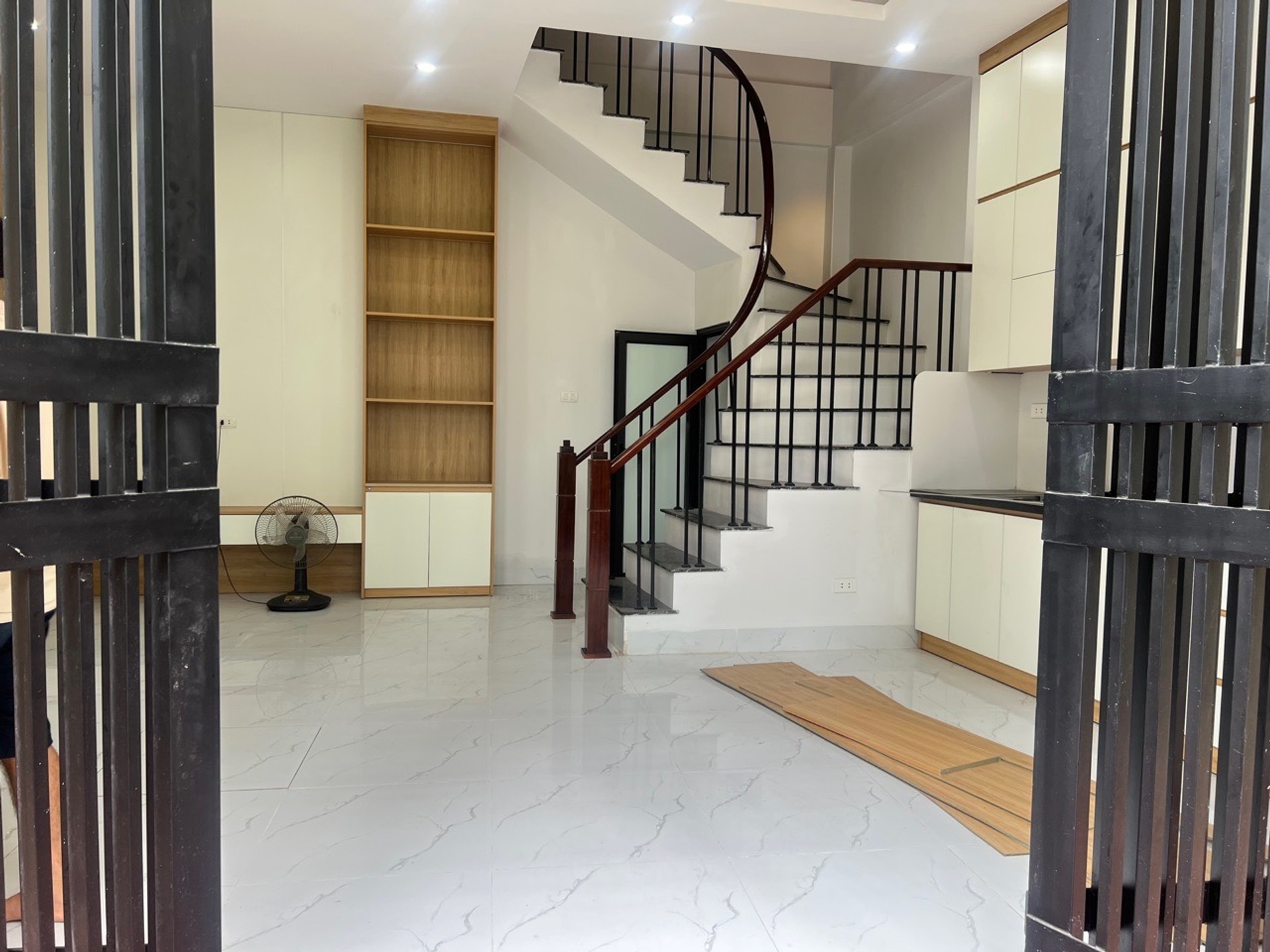 Cơ Hội Vàng Sở Hữu Nhà 4 Tầng Gần Hồ, Vị Trí Đắc Địa Tại Tựu Liệt