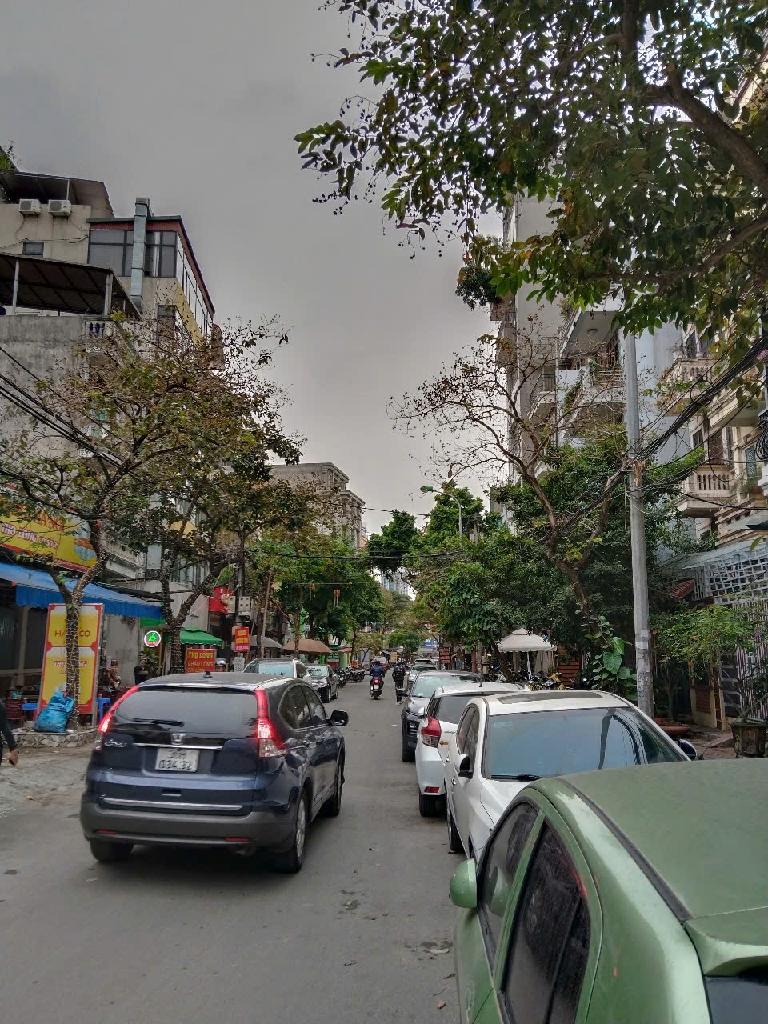 Bán nhà riêng 3 tầng tại Nguyễn Khánh Toàn, Cầu Giấy, mặt tiền 10m, diện tích 179m²