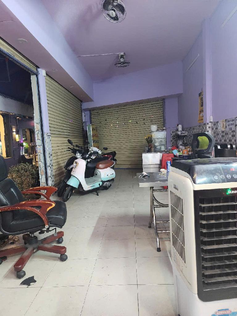 Bán nhà mặt phố tại quận với diện tích 157m2, 2 tầng, pháp lý cơ sở, giá 9.4 tỷ đồng