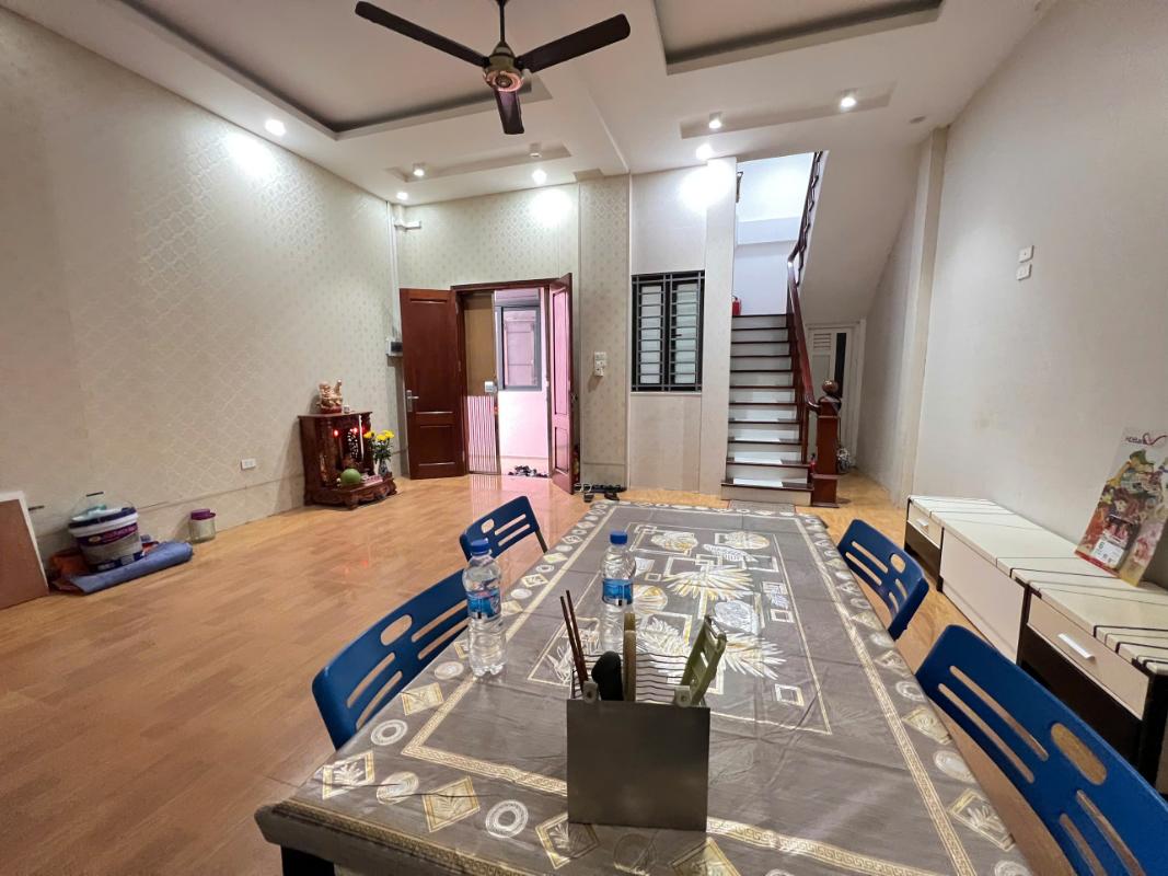 Cơ hội sở hữu hiếm có nhà 5 tầng view Hồ Tây, vị trí đẹp, giá tốt cần bán gấp