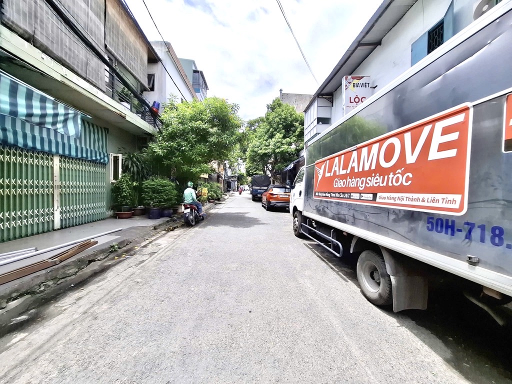 Bán nhà 3 tầng 42m2 tại Tân Bình, phường 11, hẻm 6m tiện kinh doanh