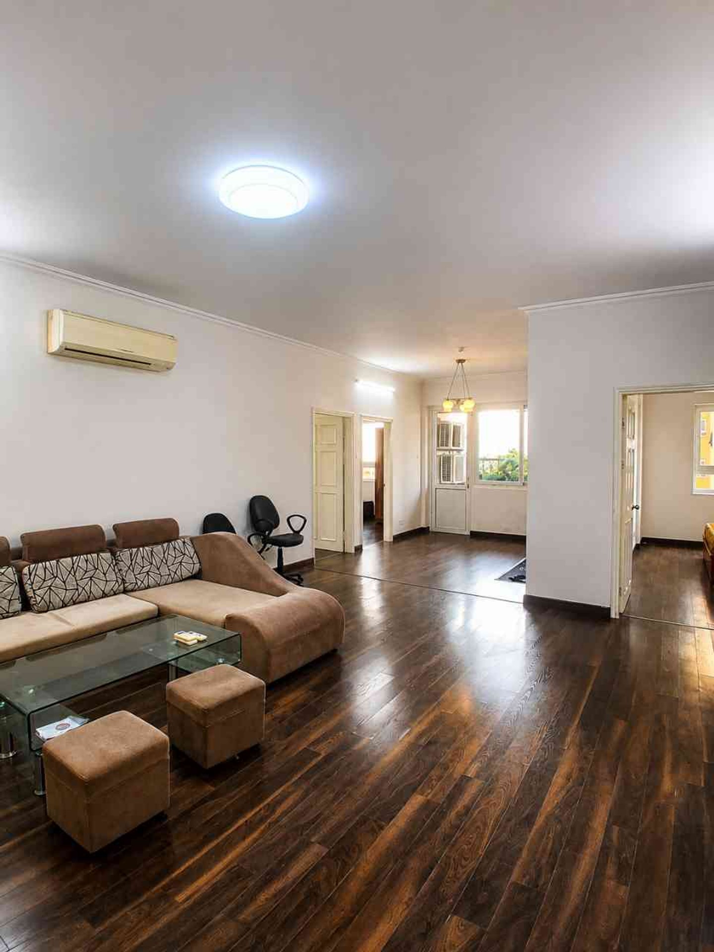 Bán gấp căn hộ tầng cao cc CT2 - VIMECO 130m2, 3 phòng ngủ, căn góc 2 ban công view đẹp.