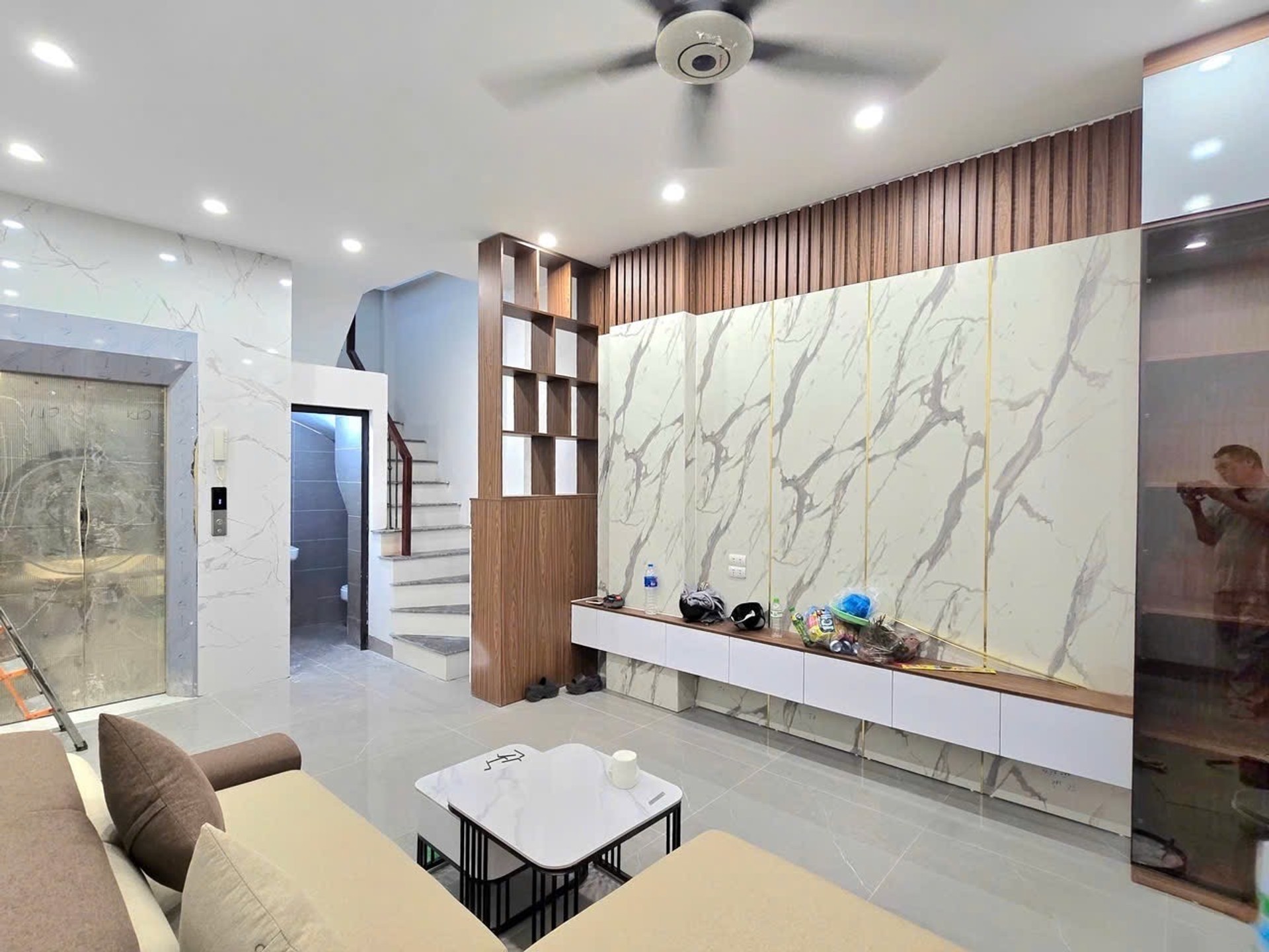 Bán Nhà 6 tầng thang máy Nguyễn Khánh Toàn, Cầu Giấy, diện tích 32m2