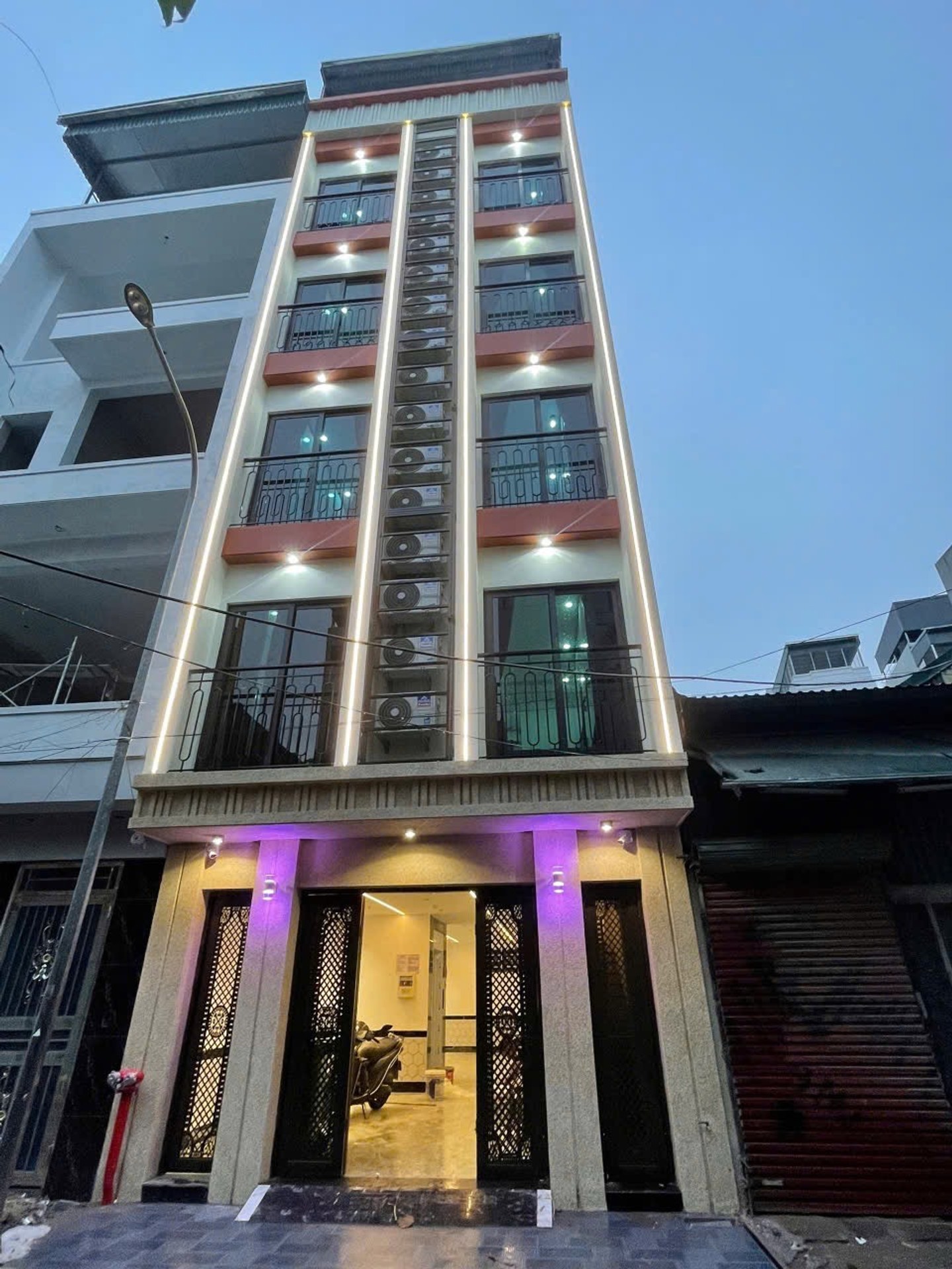 Bán NHÀ CCMN 7 tầng thang máy 18pkk , dòng tiền 900tr/năm khu phân lô ĐH Thành đô lai xá , Gần nhổn