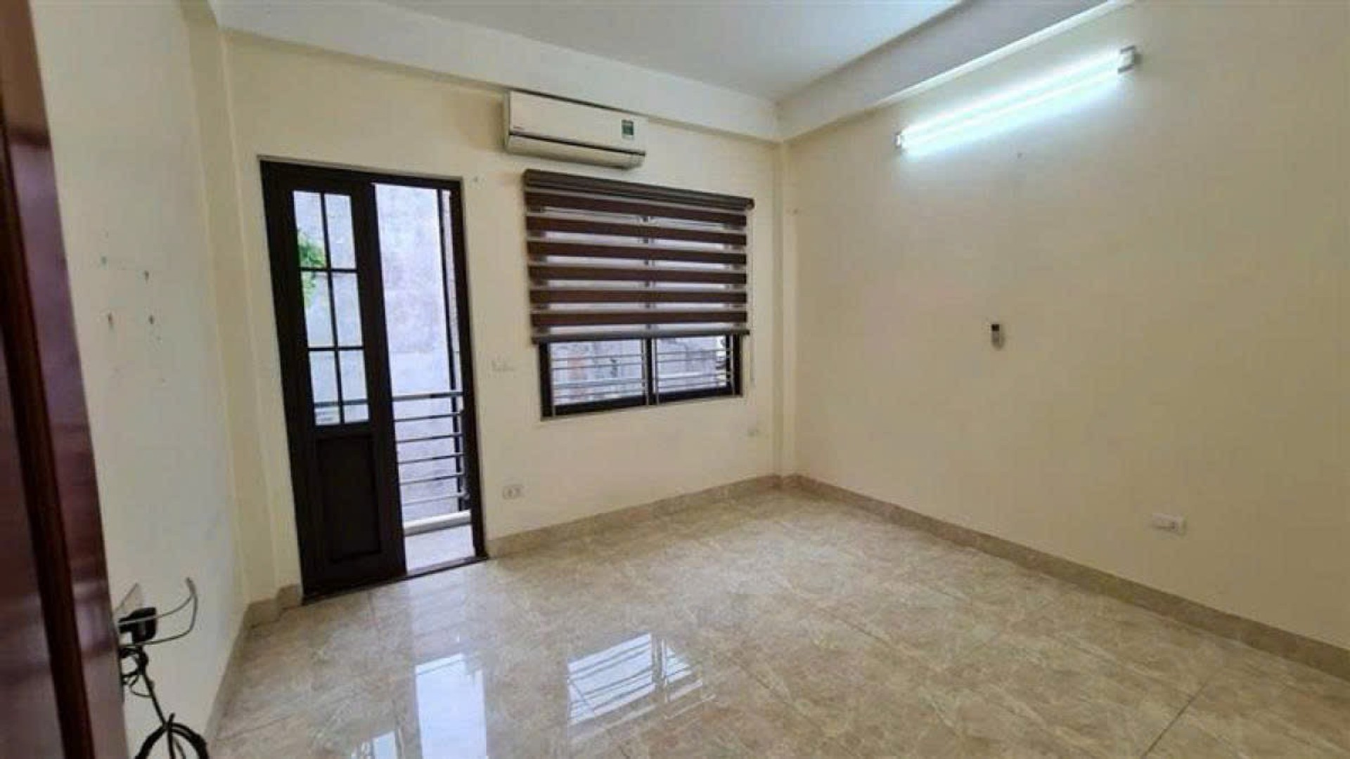 Bán nhà riêng 6 tầng tại Lạc Long Quân, khu phân lô VIP, 9 phòng cho thuê
