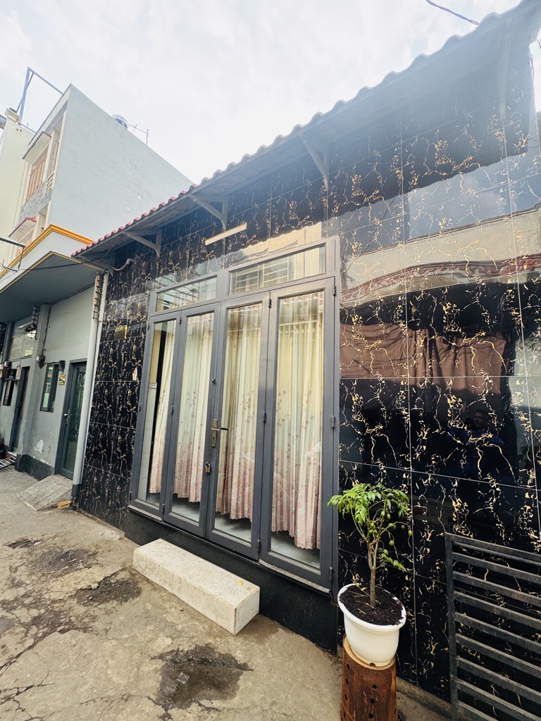 Bán nhà rộng mặt tiền tại phường Tân Hòa Đông, Quận 6, diện tích lớn giá hấp dẫn