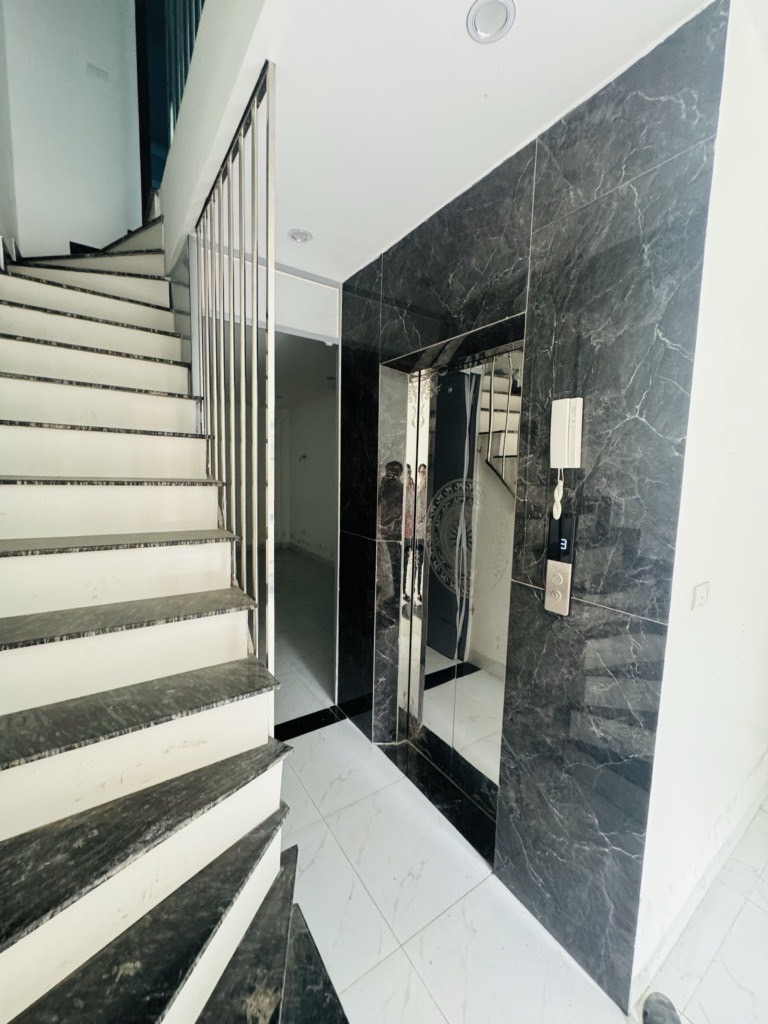 Bán chung cư mini 6 tầng ngõ rộng tại Đức Diễn, phú diễn , dòng tiền 35tr/ tháng