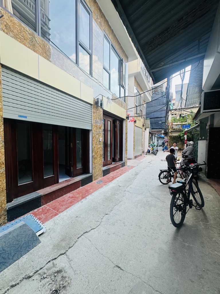 Bán nhà riêng 6 tầng có thang máy tại Phú Diễn, ô tô đỗ cửa, sổ vuông đẹp