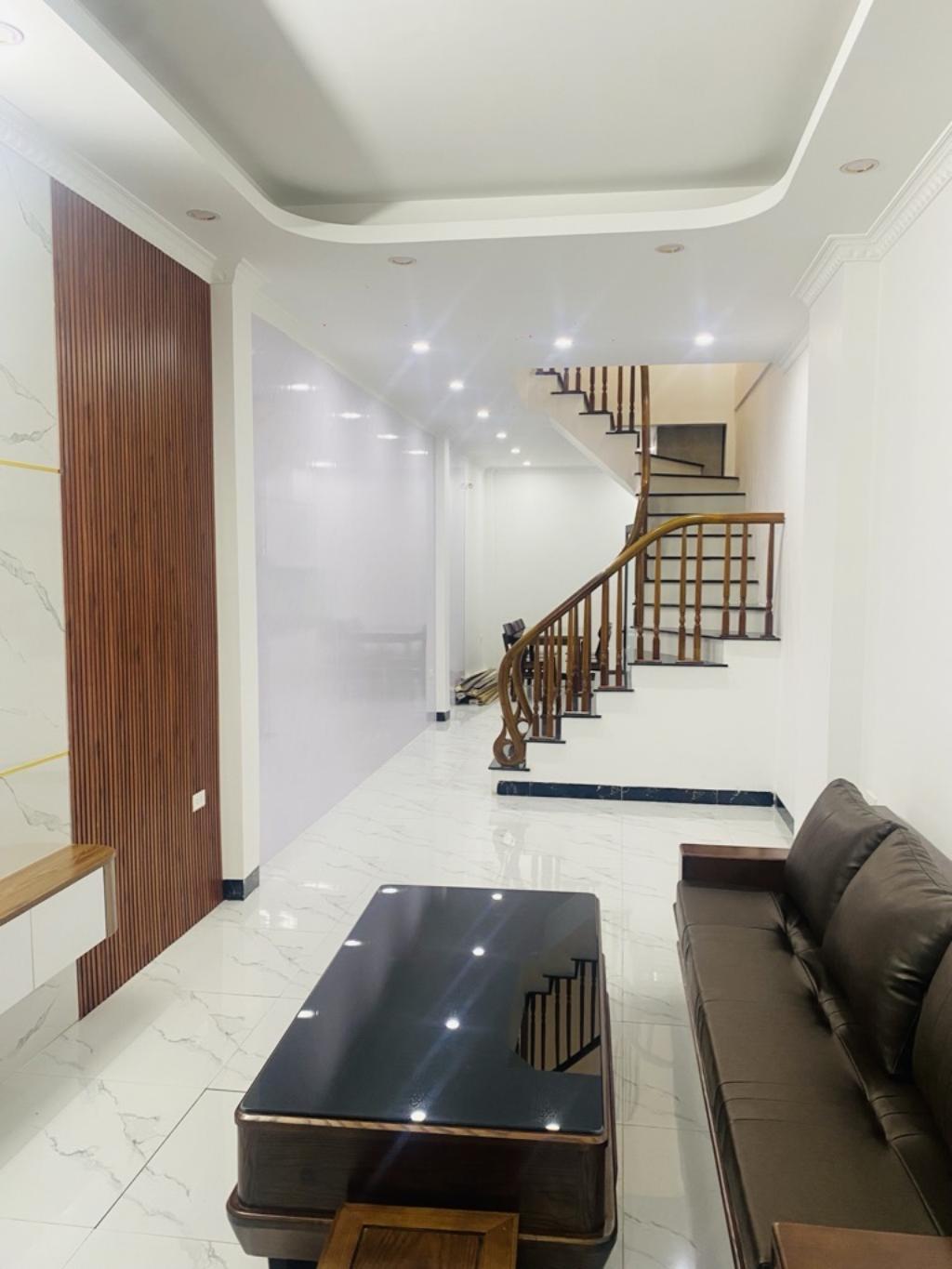 🔥 NGỘP GIẢM SỐC 600 TRIỆU – GIÁ MỚI CHỈ 🔥
🏡 HÀNG HIẾM PHỐ TRẠM – – FULL NỘI THẤT – N