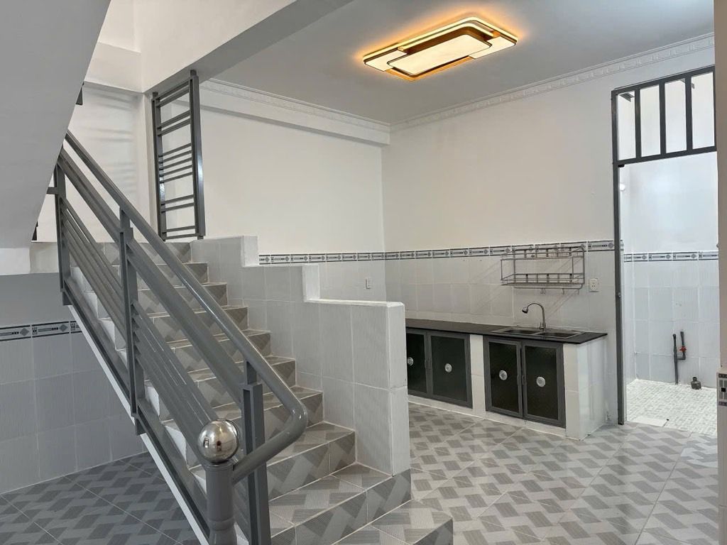 Bán nhà khu chợ vải Phú Thọ Hoà - 5.2 x 13 - hẻm 5m - an ninh yên tĩnh - khu dân trí