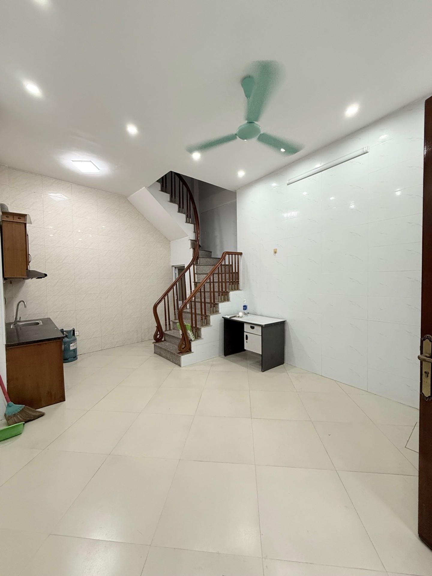 NHÀ 5 TẦNG – 3 NGỦ \| ĐỦ ĐẦY CHO MỘT TỔ ẤM
