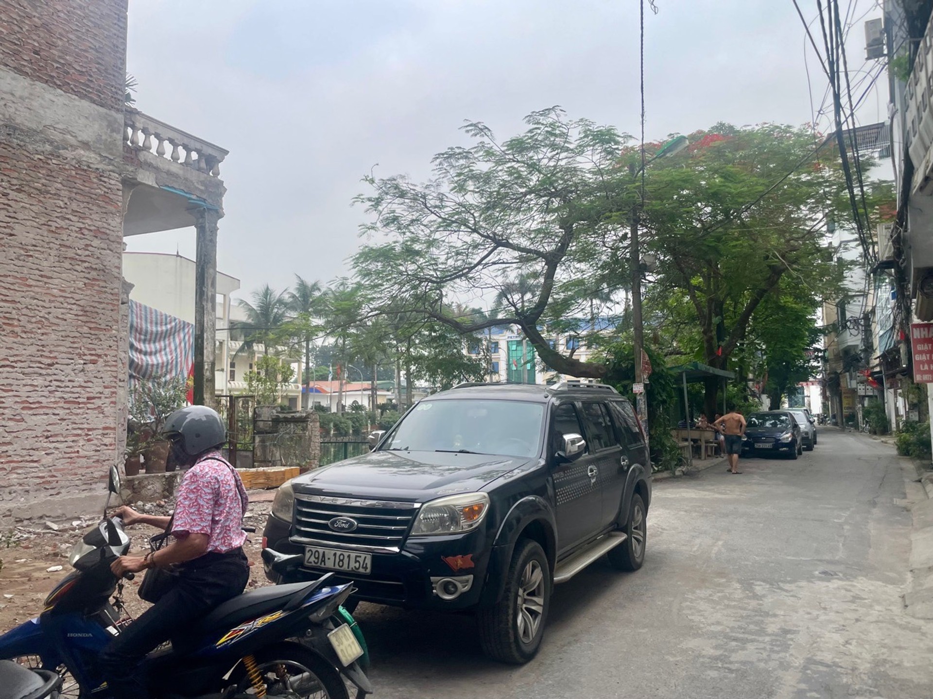 Đất lô góc tại Đức Giang, view hồ, ô tô đỗ cửa