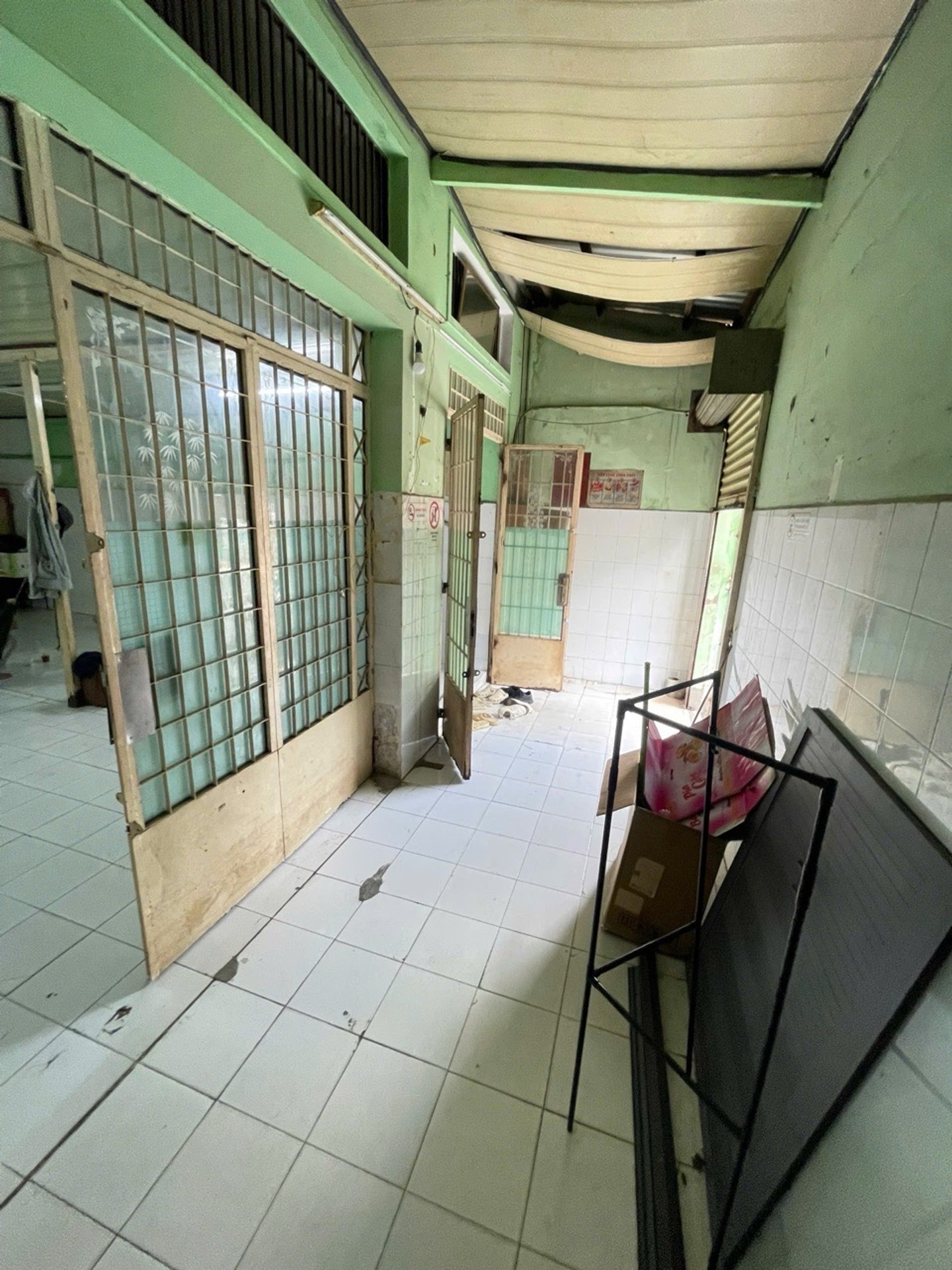 Nhà mặt phố 2 tầng, diện tích 136m² mặt tiền 6.5m, vị trí kinh doanh đắc địa tại Nguyễn Văn Yến