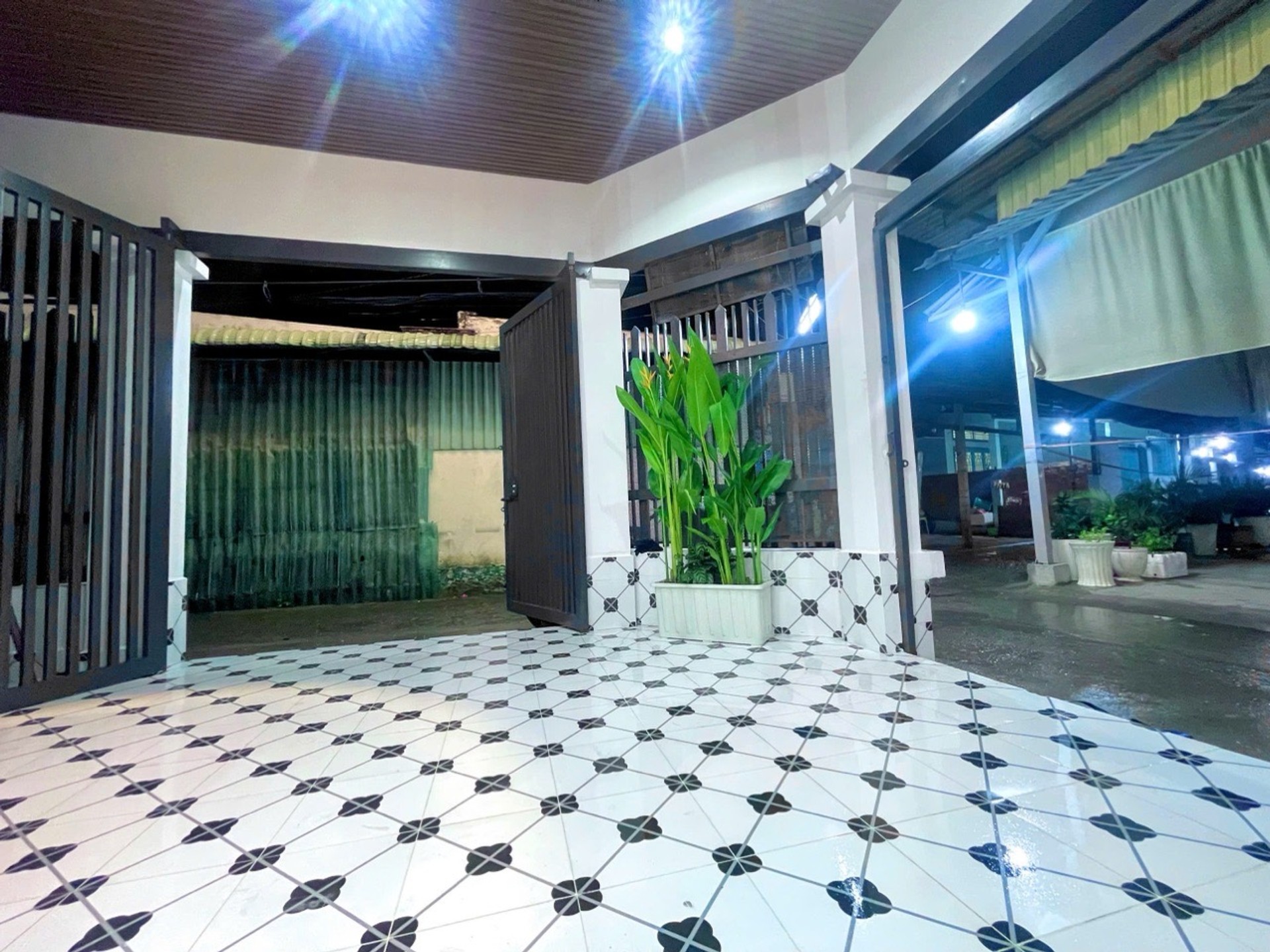 Bán nhà riêng mới xây 3 tầng, 2 phòng ngủ tại quận Nhà Bè, TP.HCM