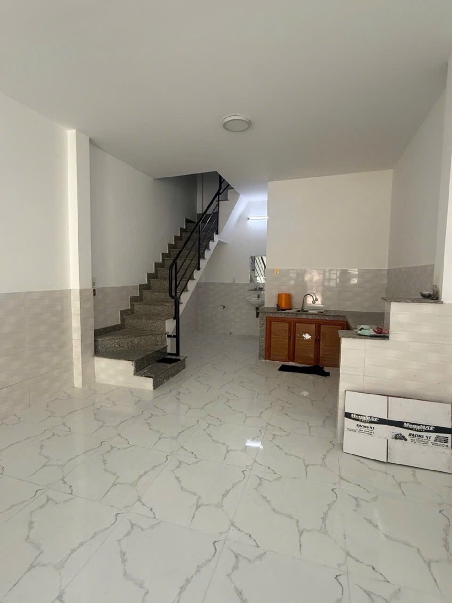 Nhà Mặt Phố Liên Khu 4-5 2 Tầng Giá Tốt Cơ Hội Vàng