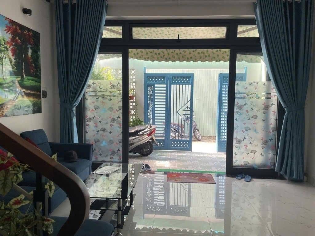 Bán nhà riêng 3 tầng tại Đà Nẵng, khu vực gần chợ và trường học, thiết kế tiện nghi