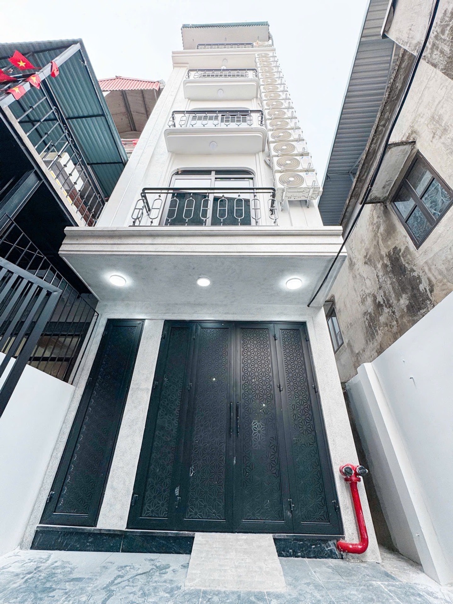 Bán chung cư mini 6 tầng tại quận, diện tích 82m2, sổ đỏ chính chủ
