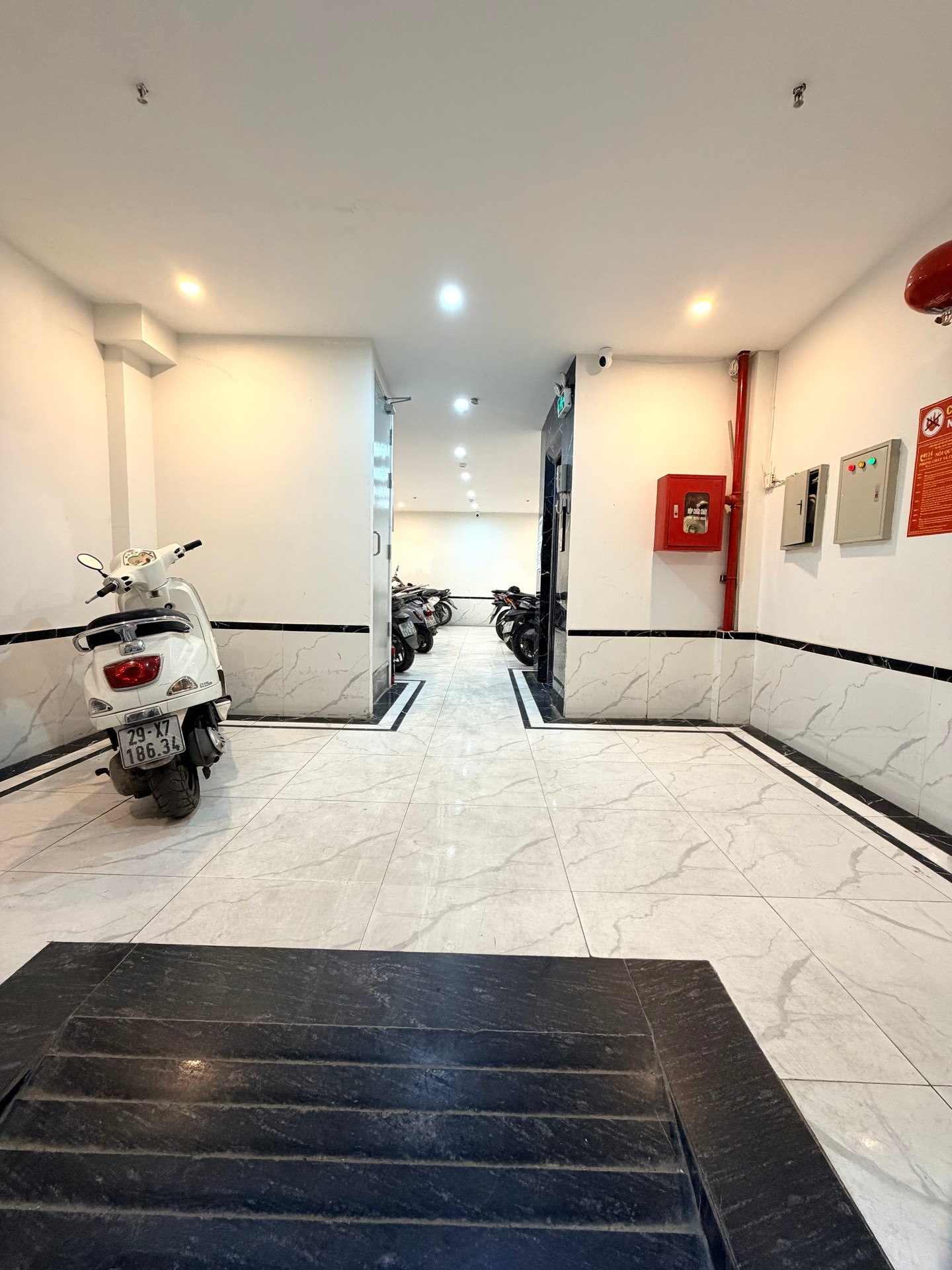 Bán chung cư mini 6 tầng khu vực Cầu Giấy, đầy đủ thang máy và PCCC, giá tốt