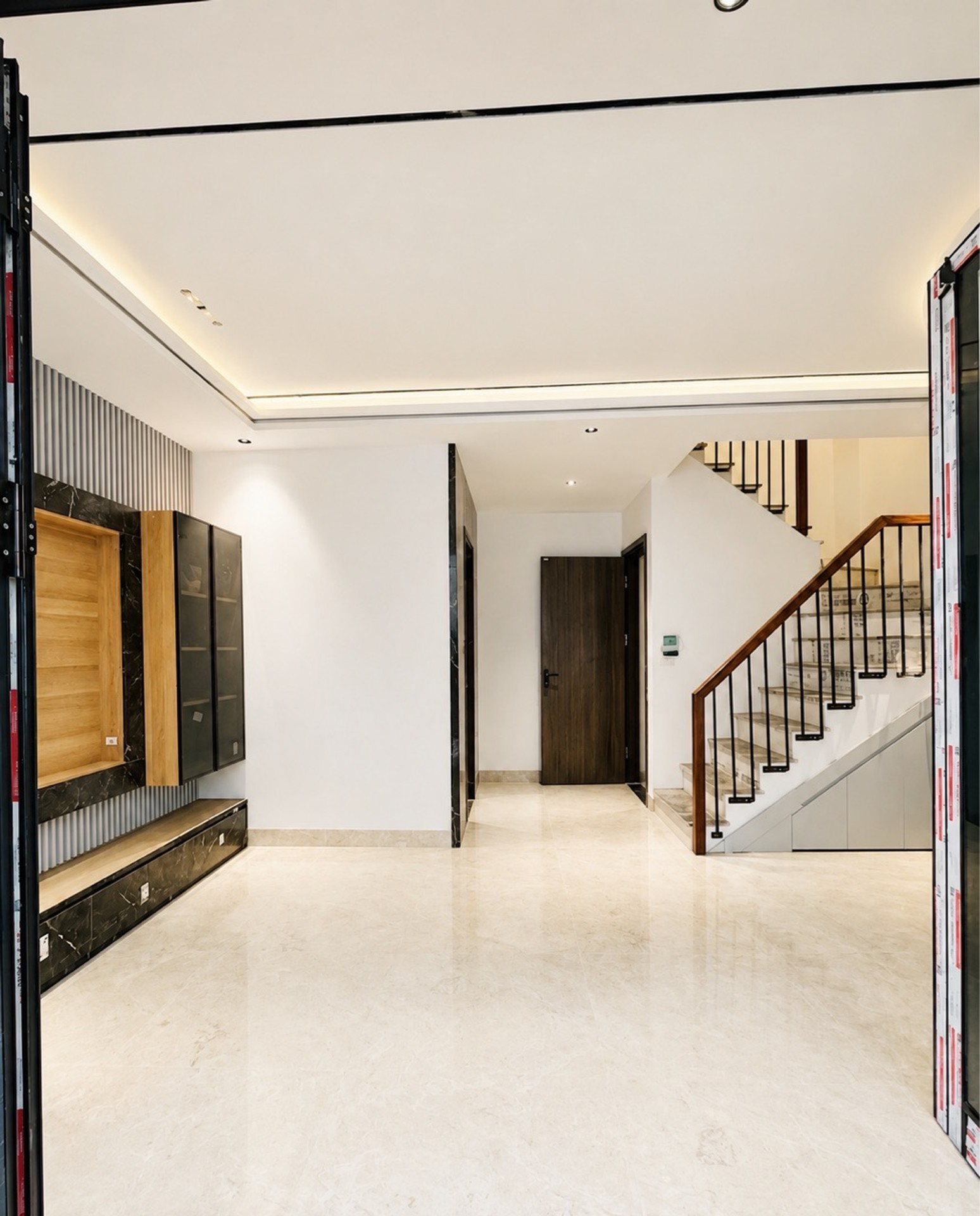 Bán nhà 6 tầng có thang máy gần chợ Ngọc Thụy, 30m²