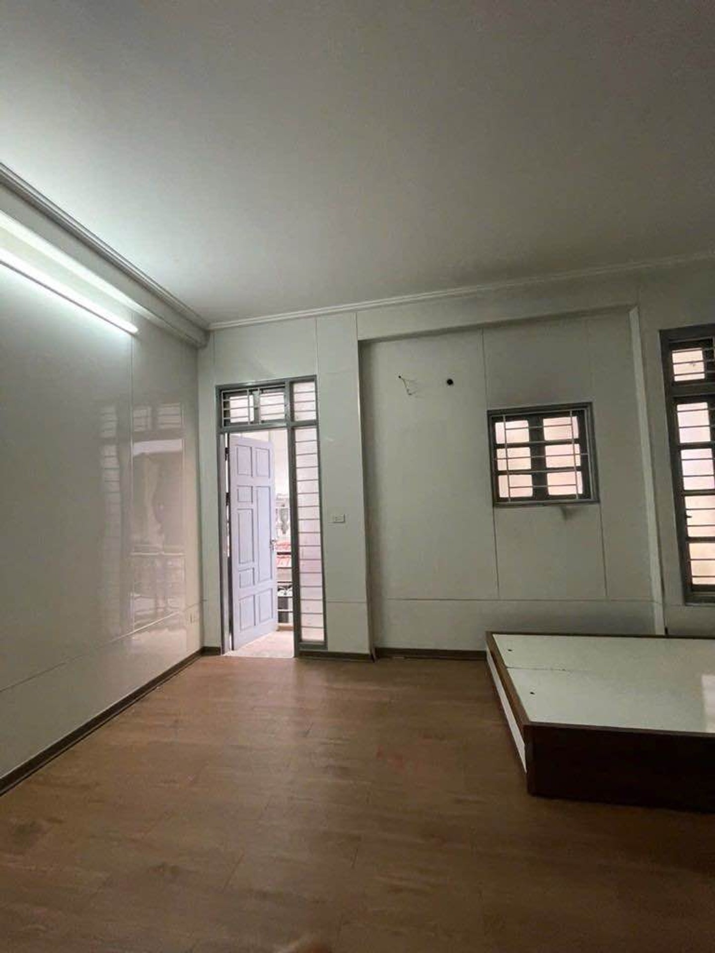 Bán nhà riêng 5 tầng tại quận Tây Hồ, diện tích 30m2, mặt tiền 4.5m - Vị trí kinh doanh, ô tô vào