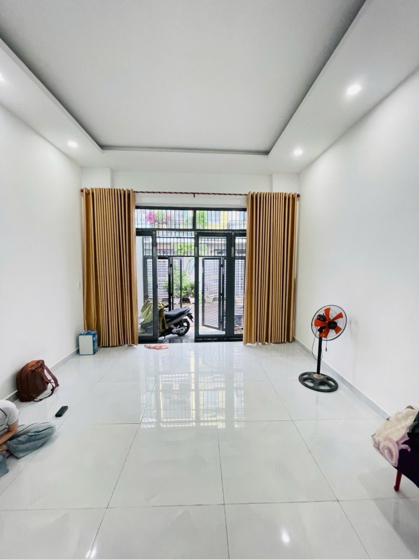 Bán nhà 4 tầng khu Hương Lộ 2, 6 phòng ngủ, giá thương lượng