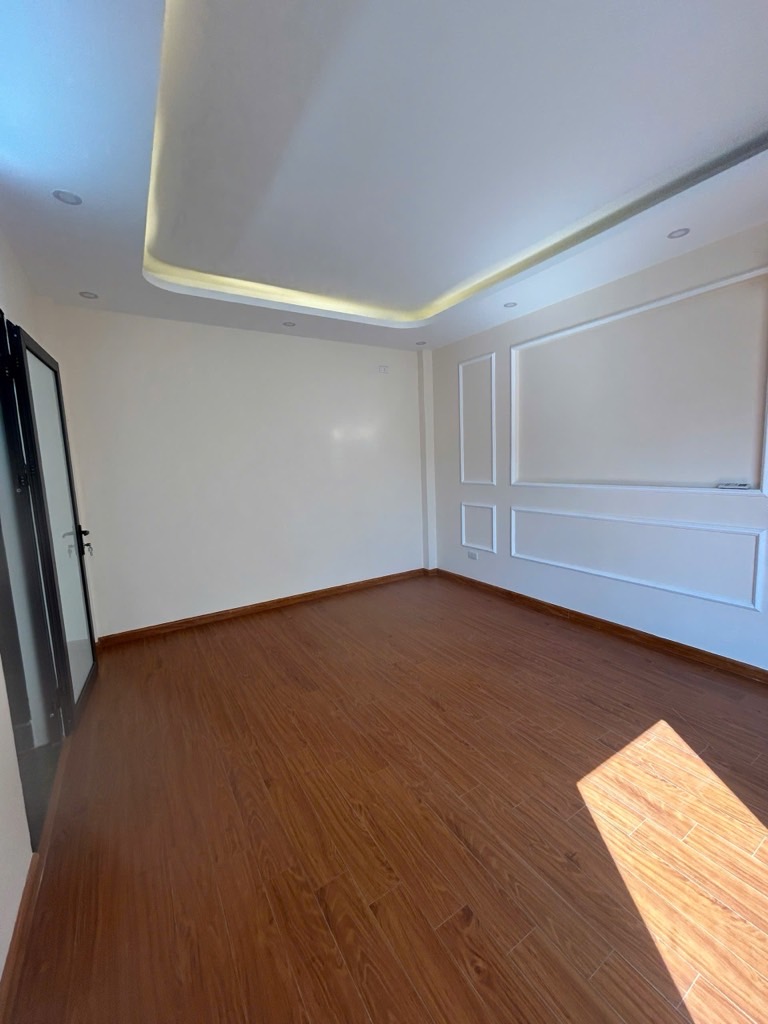 Nhà 5 tầng 30m2 giá 6,15 tỷ tại Bát Khối gần cầu Thanh Trì