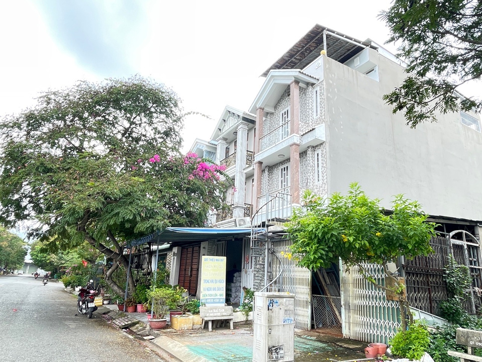 Bán nhà mặt phố 4 tầng kinh doanh đa ngành tại An Phú Tây, diện tích 100m²