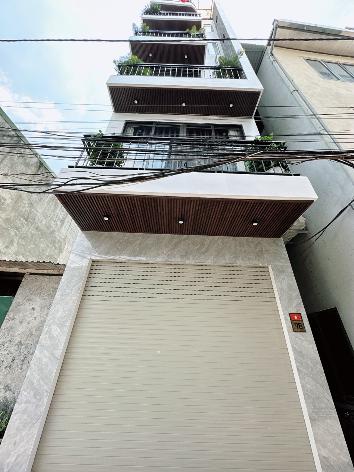 Bán nhà riêng 6 tầng tại Phường Nguyễn Văn Linh, ngõ ô tô vào nhà, có thang máy