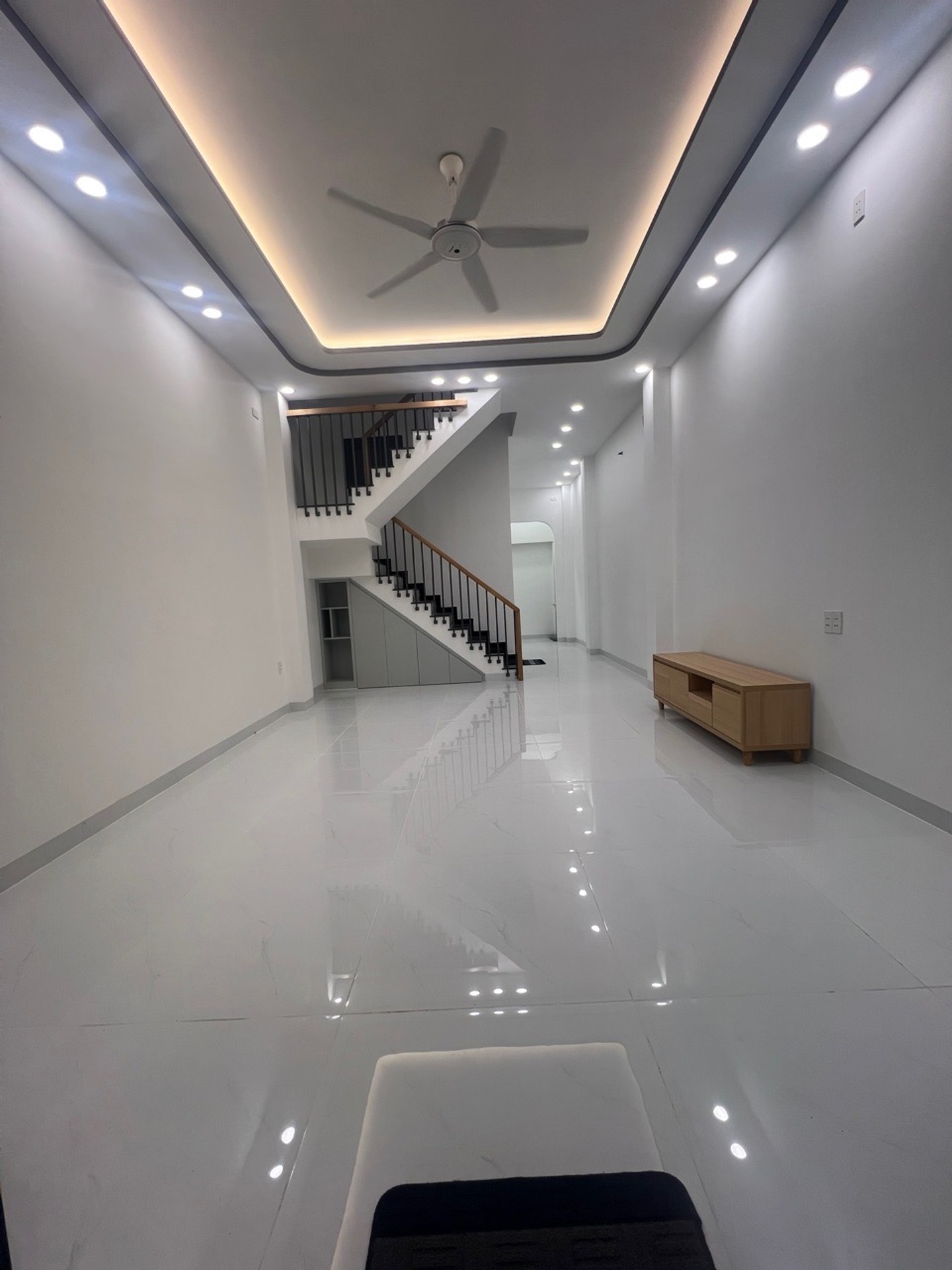 CƠ HỘI HIẾM: Nhà Mới Xây 4 Tầng Có Gara Xe Hơi Tại Bình Tân