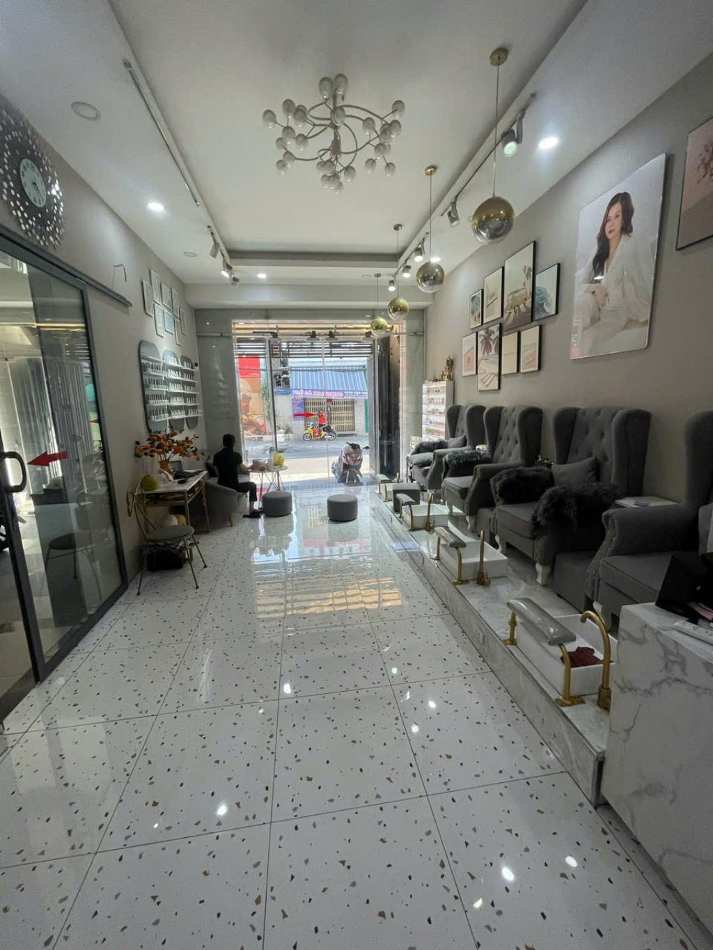 Tòa nhà văn phòng 5 tầng mặt phố trung tâm quận Tân Phú, diện tích 181m² giá 39.9 tỷ