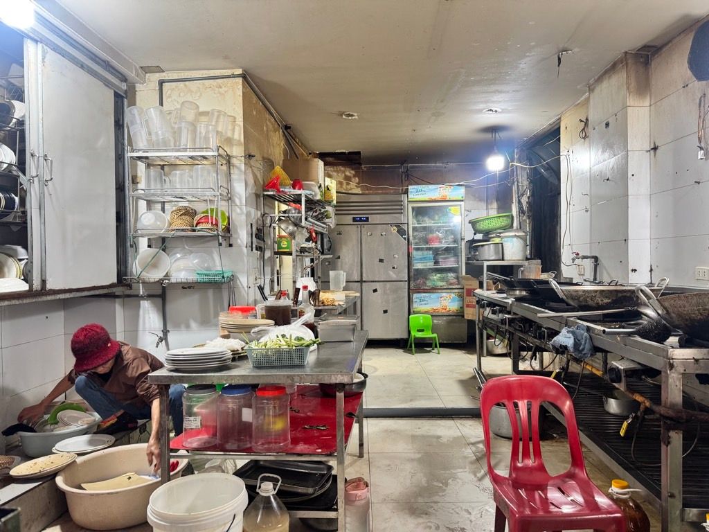 BÁN NHÀ NGUYỄN KHÁNH TOÀN VỈA HÈ SIÊU RỘNG - KINH DOANH ĐẲNG CẤP.