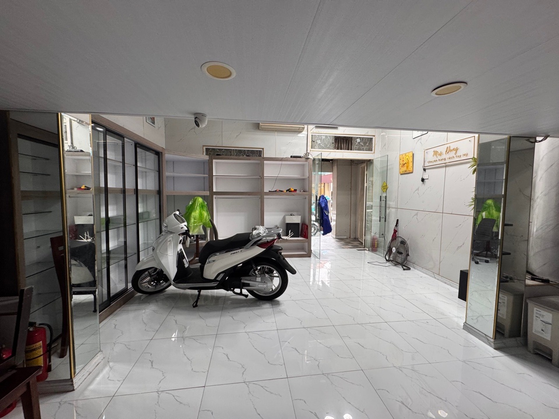 Nhà mặt phố Quan Thánh, Ba Đình, 74m², mặt tiền rộng, kinh doanh tiềm năng