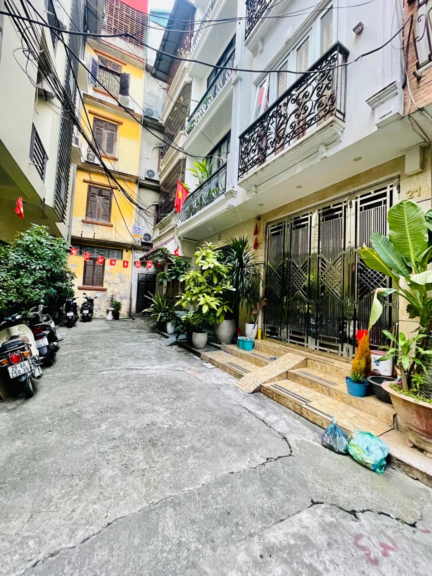 Bán nhà 5 tầng phố Kim Ngưu, gần Yên Lạc, ô tô chạy vòng quanh, khu phân lô, gần phố, 36m2