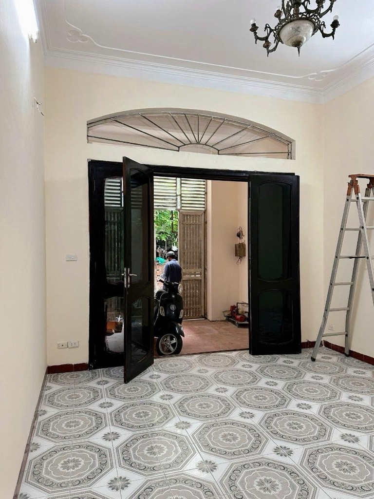 Nhà 4 tầng chắc chắn, 3 phòng ngủ, vị trí trung tâm Nguyễn Khánh Toàn, tiện xây CCMN