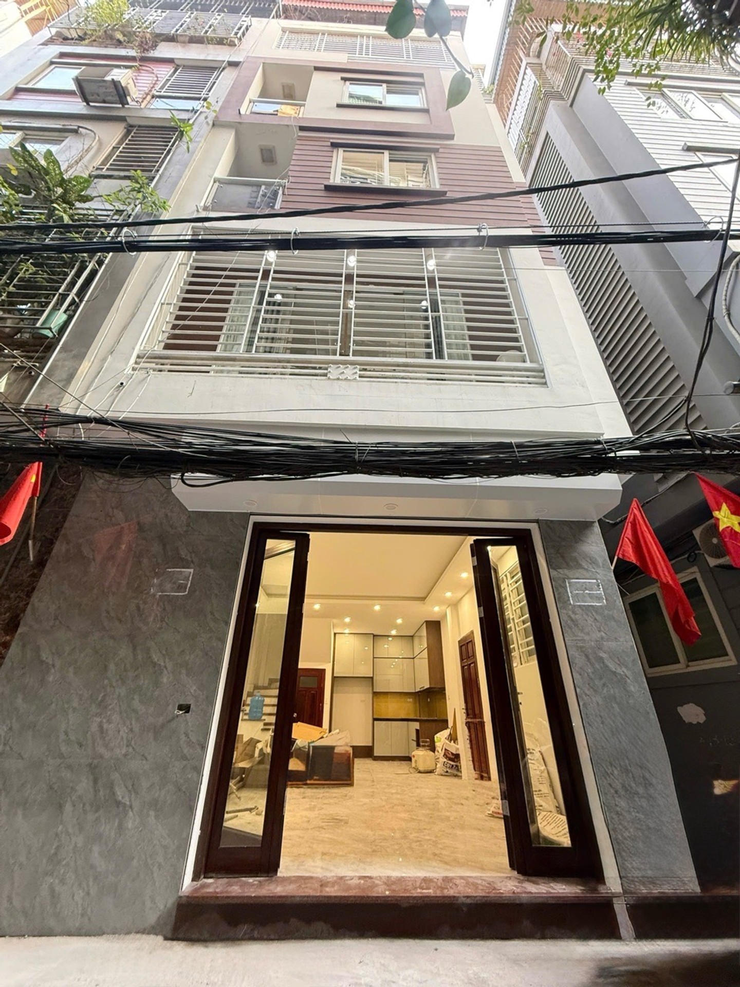 Bán nhà riêng 5 tầng lô góc tại Hoàng Hoa Thám, trung tâm Ba Đình