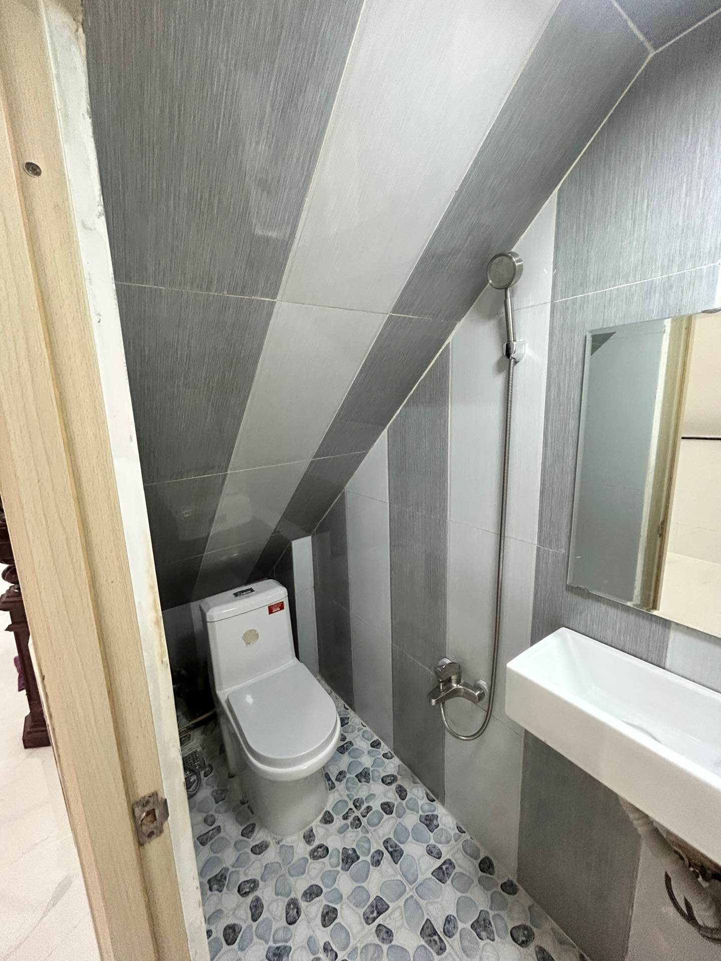 Bán nhà riêng 4 tầng 4 phòng ngủ tại Phú Định, Quận 8, gần Võ Văn Kiệt