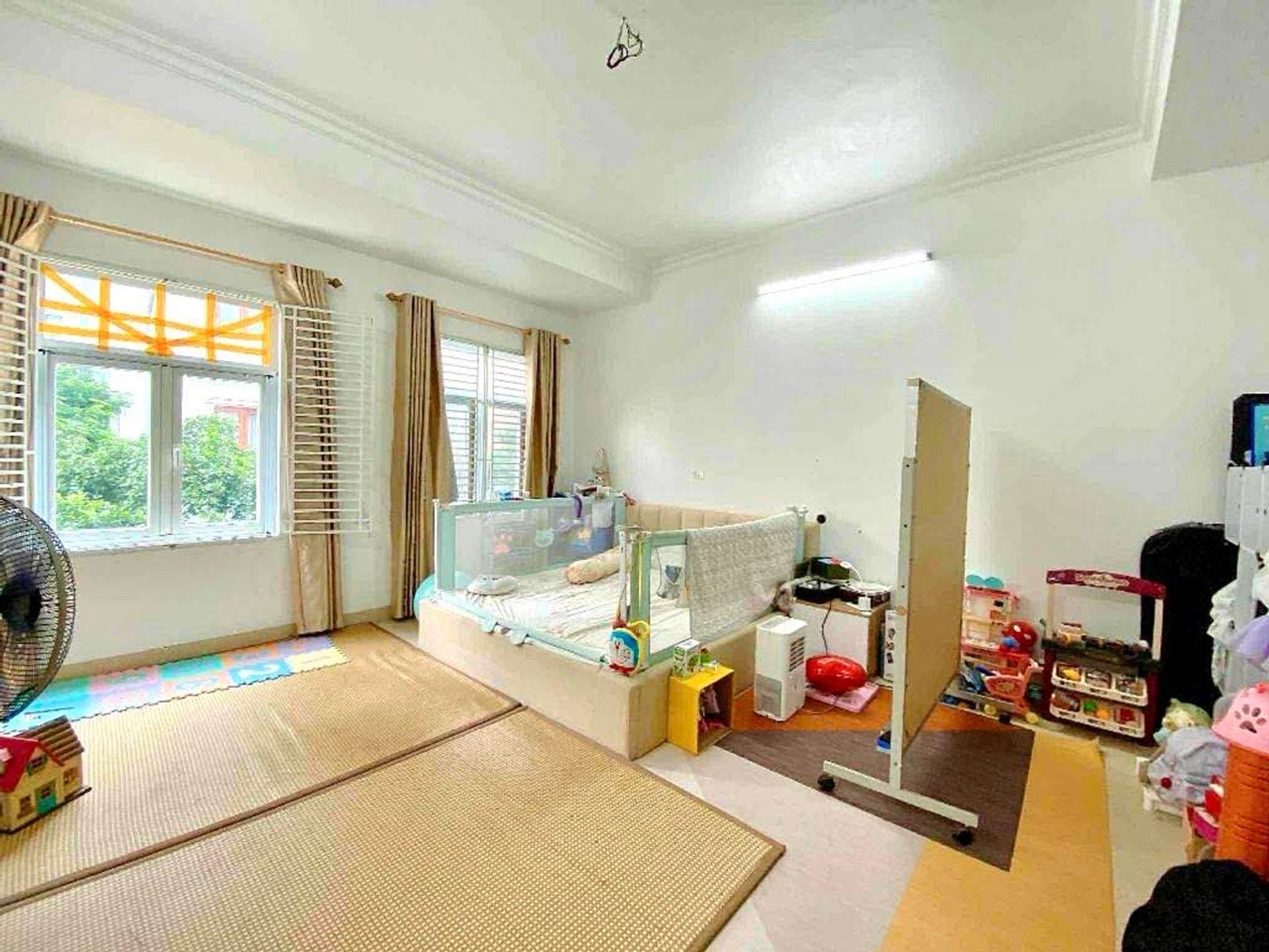 Nhà 4 tầng mặt phố Nguyễn Văn Hưởng phù hợp kinh doanh và đầu tư