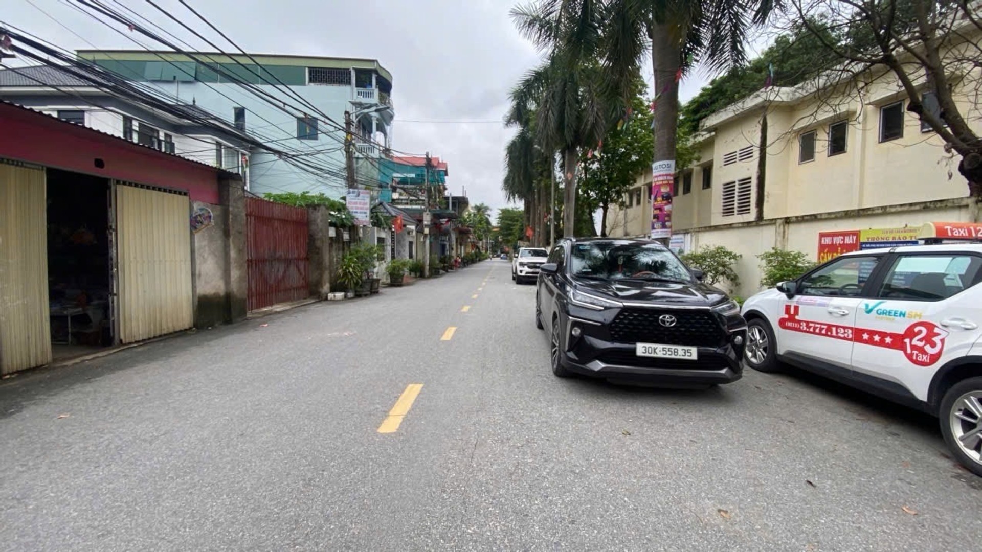 BIỆT THỰ 101M – MT 6,5M – Ô TÔ TRÁNH – TRUNG TÂM MÊ LINH
🏡 Nhà dân xây 3,5 tầng, sân rộng, nhiều p