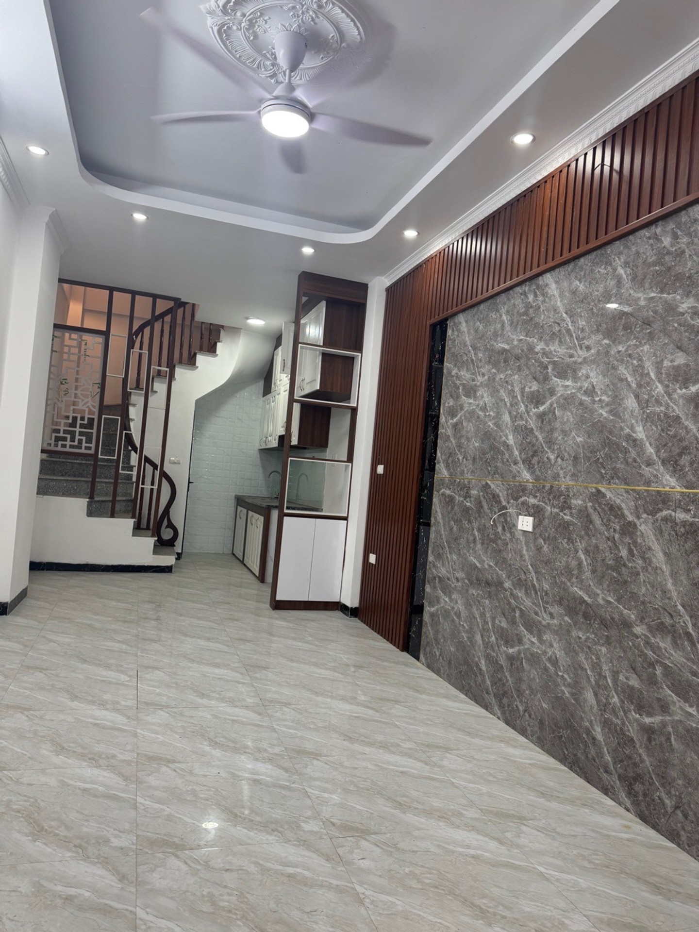 Bán nhà riêng 5 tầng ở Bát Khối, 30m2, 3 phòng ngủ