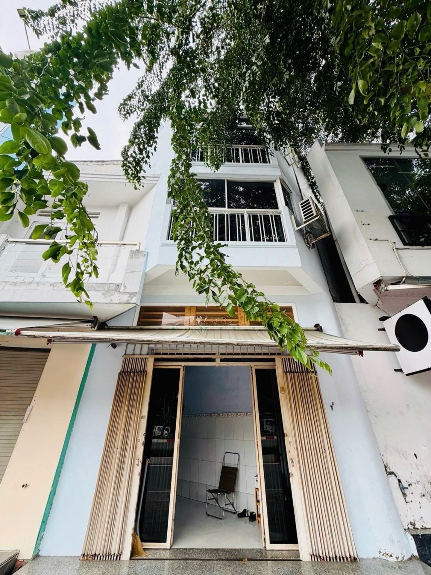 Nhà mặt phố Phạm Văn Đồng - Kinh doanh cực đỉnh, giá hấp dẫn