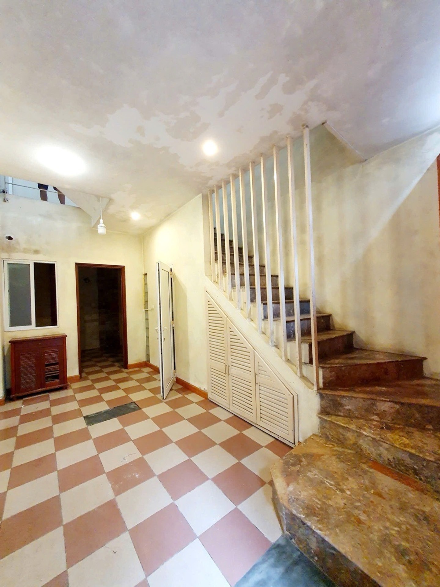 Bán nhà riêng 4 tầng tại phường Lạc Long Quân, diện tích 35m2, pháp lý đầy đủ