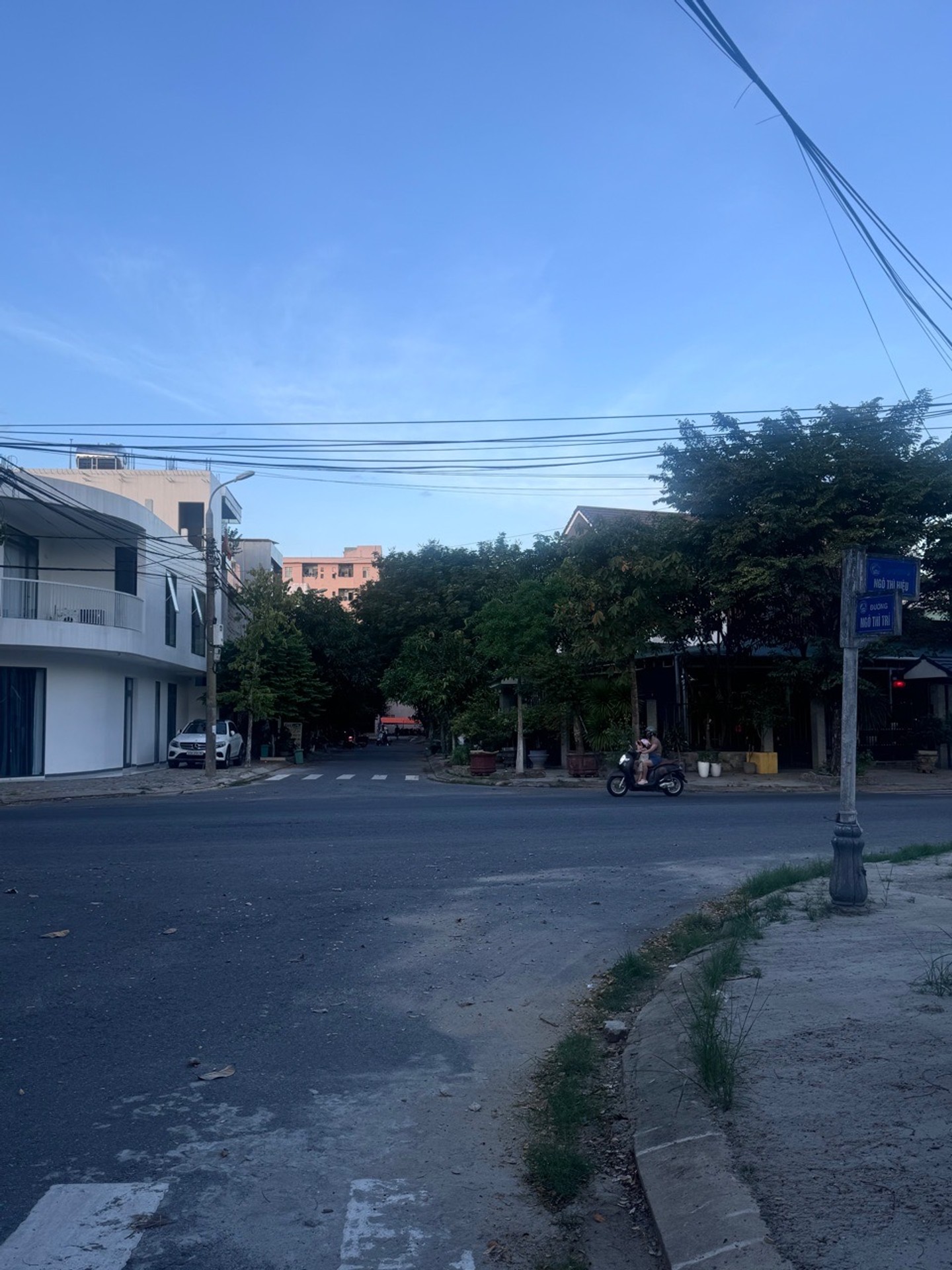 Bán nhà mặt phố lô góc 3 tầng tại Ngô Thì Trí, mặt tiền 6m, diện tích 155m2